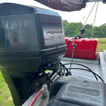 1988 Sun Tracker 90 hp 2 stroke