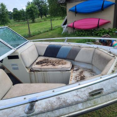 1986 Rinker 17ft boat