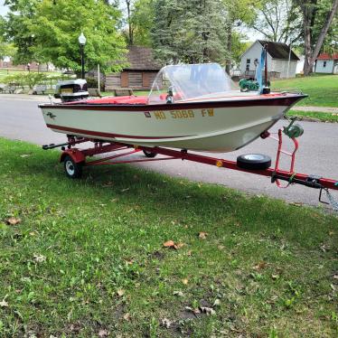 1960 Crestliner lark