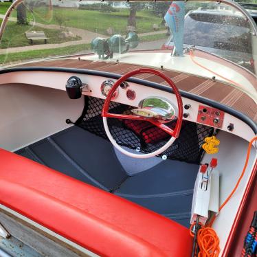 1960 Crestliner lark