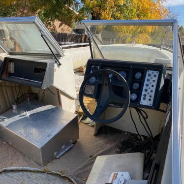 1977 Crestliner apollo 20ft boat