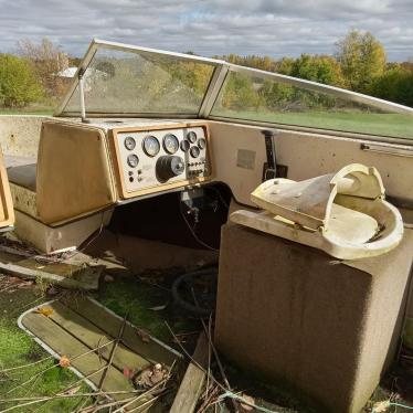 1985 Baja 18ft boat