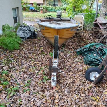 1976 Crestliner 16ft boat