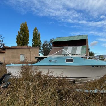 Columbia 19' Boat Located In Malaga, WA - Has Trailer 1977