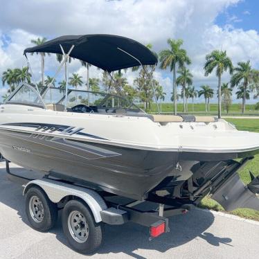 2018 Stingray 208 cr cabin