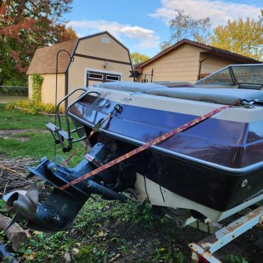 1985 Glastron 17ft boat