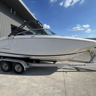 2019 Regal 22 fasdeck