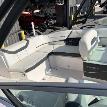 2019 Regal 22 fasdeck