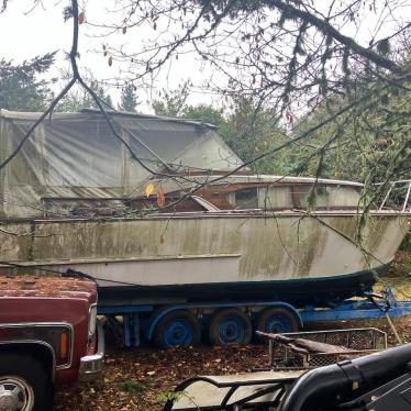 Owens 27' Boat Located In University Place, WA - No Trailer 1960