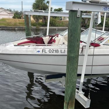 2000 Stingray 19ft boat