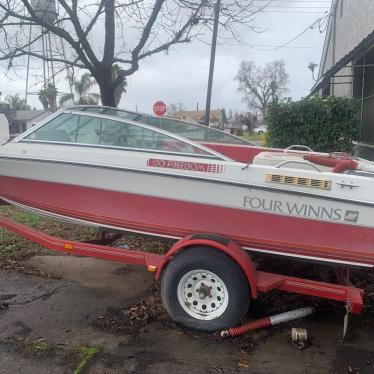 1989 Four Winns 19ft boat