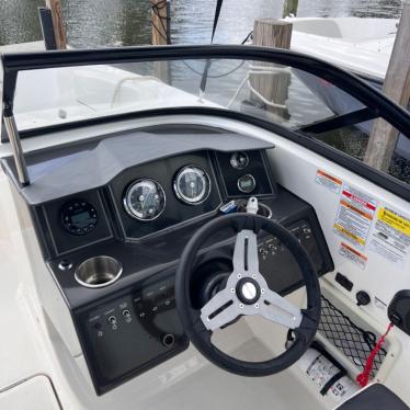 2022 Bayliner vr5