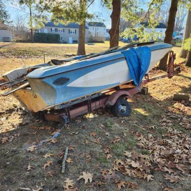 1979 Glastron 17ft boat