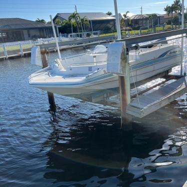 2000 Hurricane 20ft boat