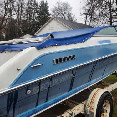 1988 Four Winns 21ft boat