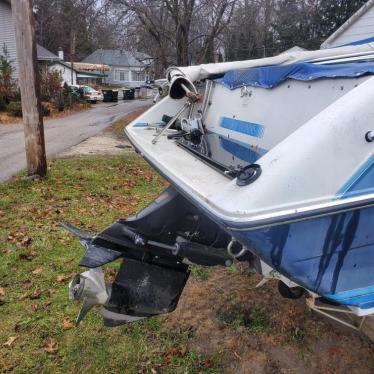 1988 Four Winns 21ft boat