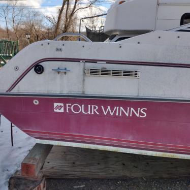 1990 Four Winns 20ft boat