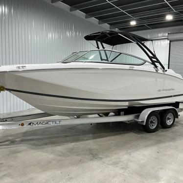 2019 Regal 22 fasdeck