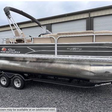 2019 Sun Tracker party barge