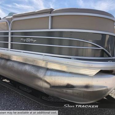 2019 Sun Tracker party barge