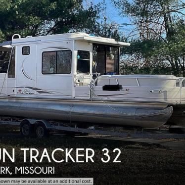 2005 Sun Tracker 32 party cruiser