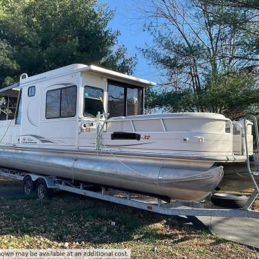 2005 Sun Tracker 32 party cruiser