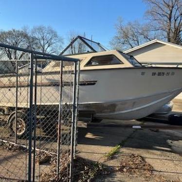 1984 Starcraft 19ft boat