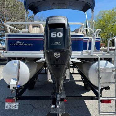 2015 Sun Tracker fishin' barge 20 dlx