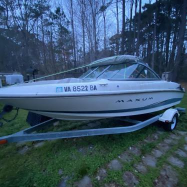 2003 Maxum 17ft boat