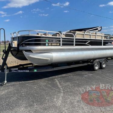 2019 Sun Tracker fishin' barge