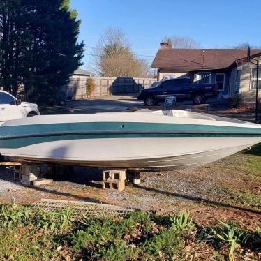 2000 Crownline 18ft boat