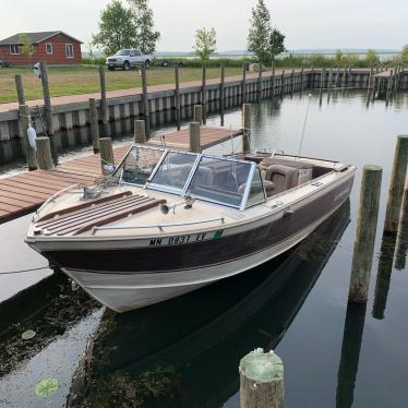 1984 Crestliner 19ft boat