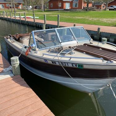 1984 Crestliner 19ft boat