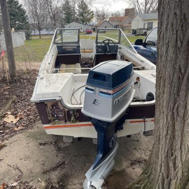 1977 Crestliner 16ft boat