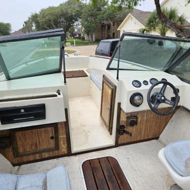 1986 Chaparral 21ft boat