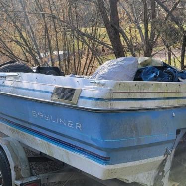 1988 Bayliner 18ft boat