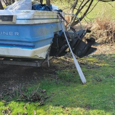 1988 Bayliner 18ft boat