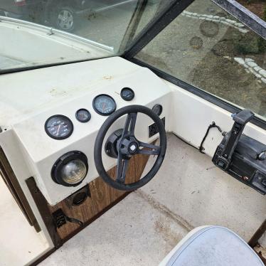 1986 Chaparral 21ft boat