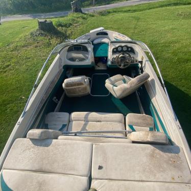 2000 Glastron 18ft boat