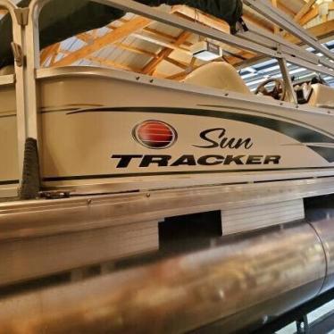 2006 Sun Tracker signature series fishin barge