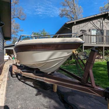 Celebrity Bow Rider 20' Boat Located In Antioch, IL - No Trailer 1989