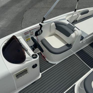 2023 Bayliner element e18