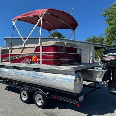 2012 Sun Tracker party barge 22 w/ new 90hp