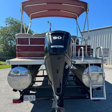 2012 Sun Tracker party barge 22 w/ new 90hp