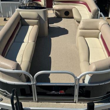 2012 Sun Tracker party barge 22 w/ new 90hp