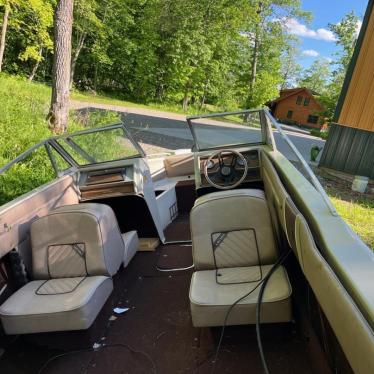 1984 Larson 17ft boat