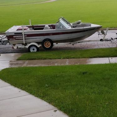 1993 Crestliner 17ft boat