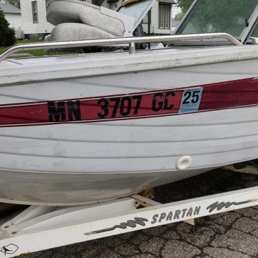 1993 Crestliner 17ft boat