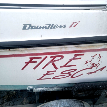 1995 Boston Whaler dauntless 17' foot