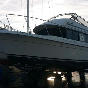 1988 Carver 28ft boat